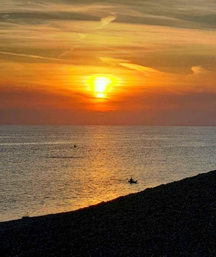 Sea View Cottage In Dorset, Portland Eksteriør billede